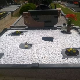 kapas su baltais akmenukais